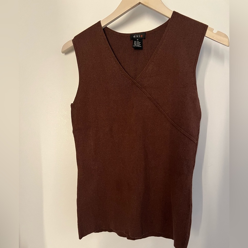 Evie Sleeveless V-Neck Ribbed Knit Top - Chocolate Brown size M